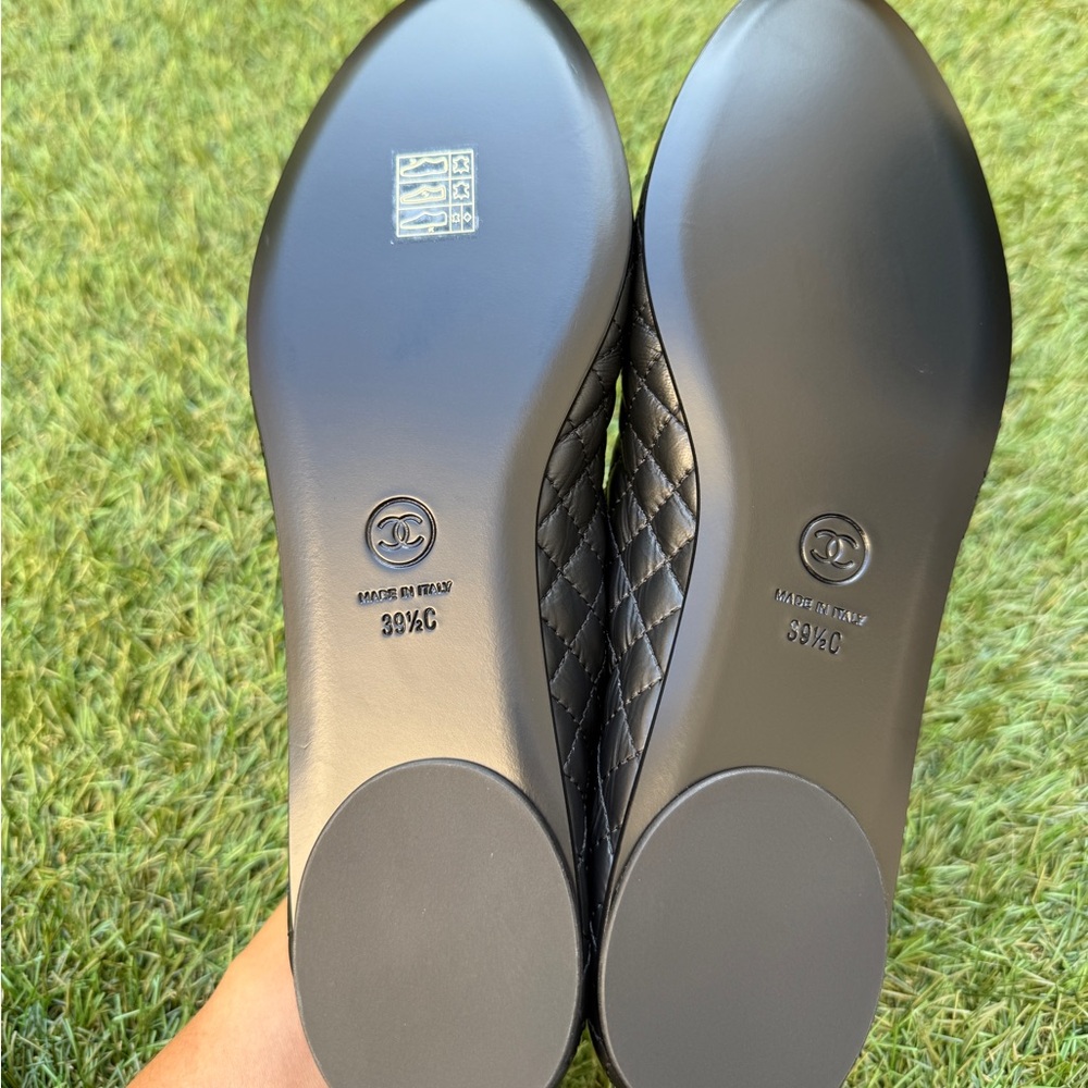 CHANEL CC LOGO BLACK LEATHER MARYJANE BALLET FLAT SHOES GOLD BUCKLE QUILTED 39.5 - Picture 15 of 15